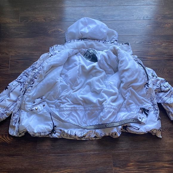 ☮️☮️☮️☮️Core powder room winter jacket very small stain on the inside ☮️☮️ 9/10 - Picture 5 of 16